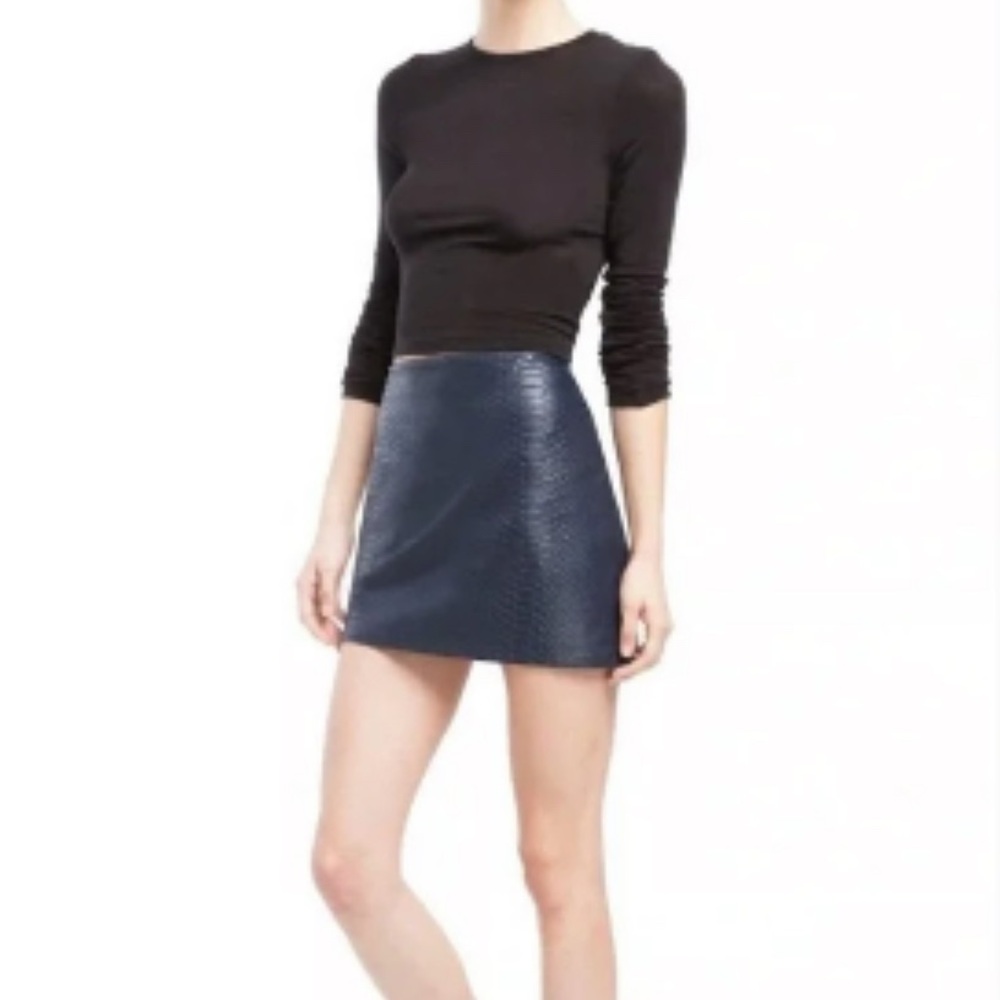 Alice + Olivia Neville Leather Lamb Mini Skirt Croc Embossed Navy Size 2 EUC